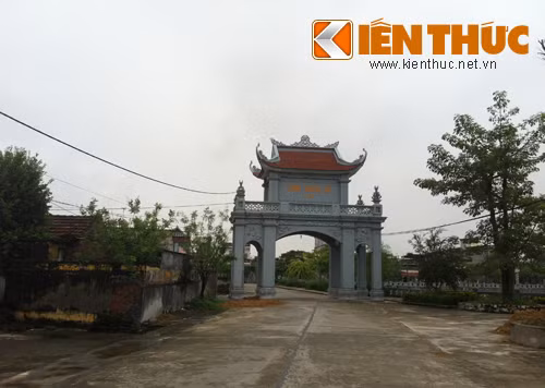 Đường và cổng làng được xây dựng từ năm 2009.