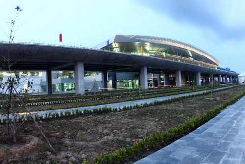 Tổng diện tích sàn tầng 1 là 11.150m2, nằm chung cao trình với đường tầng và thềm ga đi.