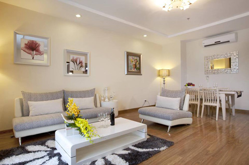 Chung cư này nằm ở vị trí được giới bất động sản cho là đắc địa mà giá chào bán lại khá sốc chỉ từ 14 -15 triệu/m2 cho nên ai cũng mong muốn sẽ được sở hữu một vài căn ở đây. Chỉ trong vài giờ, tất cả các căn hộ vừa được giao trên sàn đã được bán hết sạch.