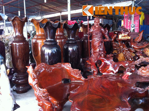 Hội chợ lần này có sự tham gia của hơn 200 doanh nghiệp trong và ngoài nước, trưng bày trên 400 gian hàng về các loại nông sản thực phẩm, hàng thủ công mỹ nghệ, thiết bị sản xuất và những vật tư sử dụng trong sản xuất nông nghiệp…