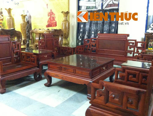 Bên cạnh đó, cũng có những sản phẩm có mức giá mềm hơn để phục vụ cho nhiều đối tượng khách hàng. Những bộ bàn ghế này thường có giá dưới 100 triệu đồng/bộ.