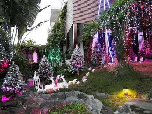 Ngôi biệt thự lộng lẫy với khu sân vườn đẹp long lanh như trong truyện cổ tích.