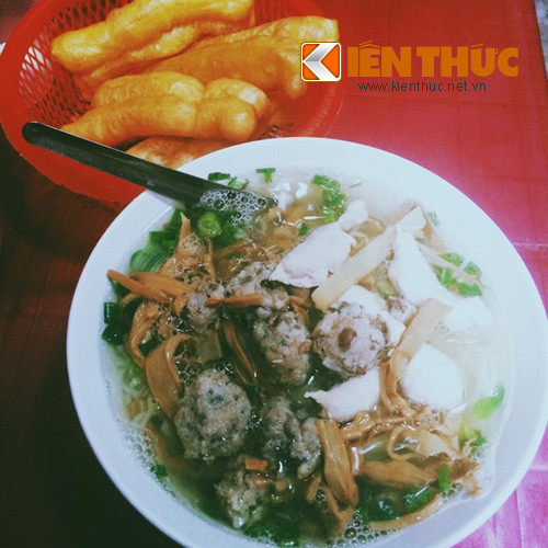 Một bát bún mọc có giá từ 20.000 - 25.000 đồng.