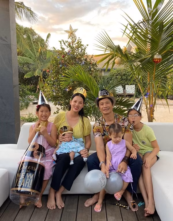 4 ba me dam dang dong con nhat showbiz Viet-Hinh-4