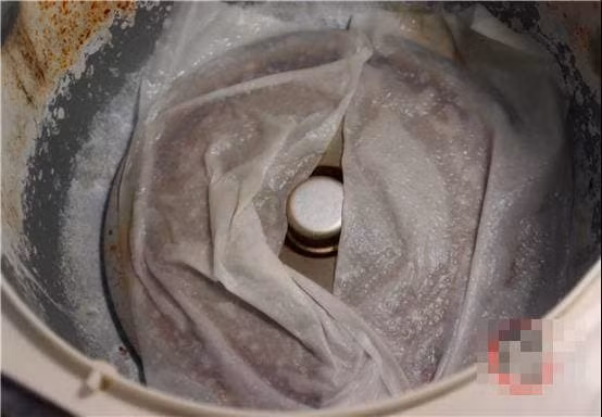 Meo lam sach noi com dien sau 1 phut, vi khuan khong the lay lan-Hinh-3