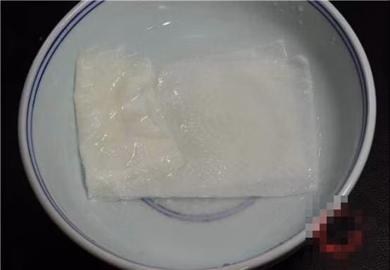 Meo lam sach noi com dien sau 1 phut, vi khuan khong the lay lan-Hinh-2