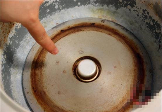 Meo lam sach noi com dien sau 1 phut, vi khuan khong the lay lan