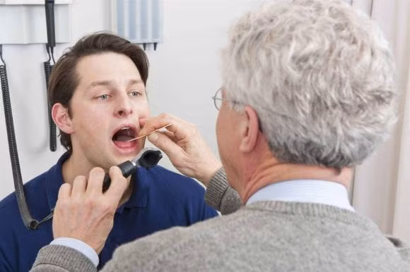 Xuong ca mac nghen co hong, nuot com dam la sai!