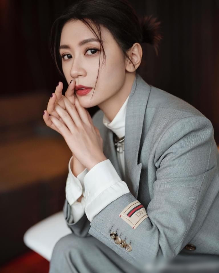 Ve quyen ru cua Gia Tinh Van - doi thu 'dap gio' cua Chi Pu-Hinh-8