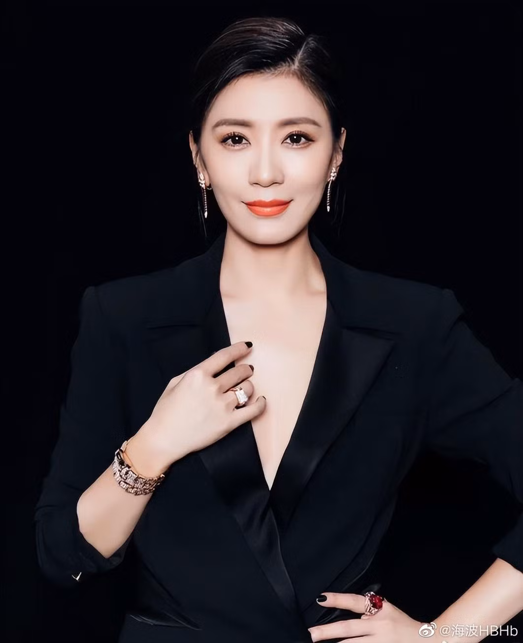 Ve quyen ru cua Gia Tinh Van - doi thu 'dap gio' cua Chi Pu-Hinh-14