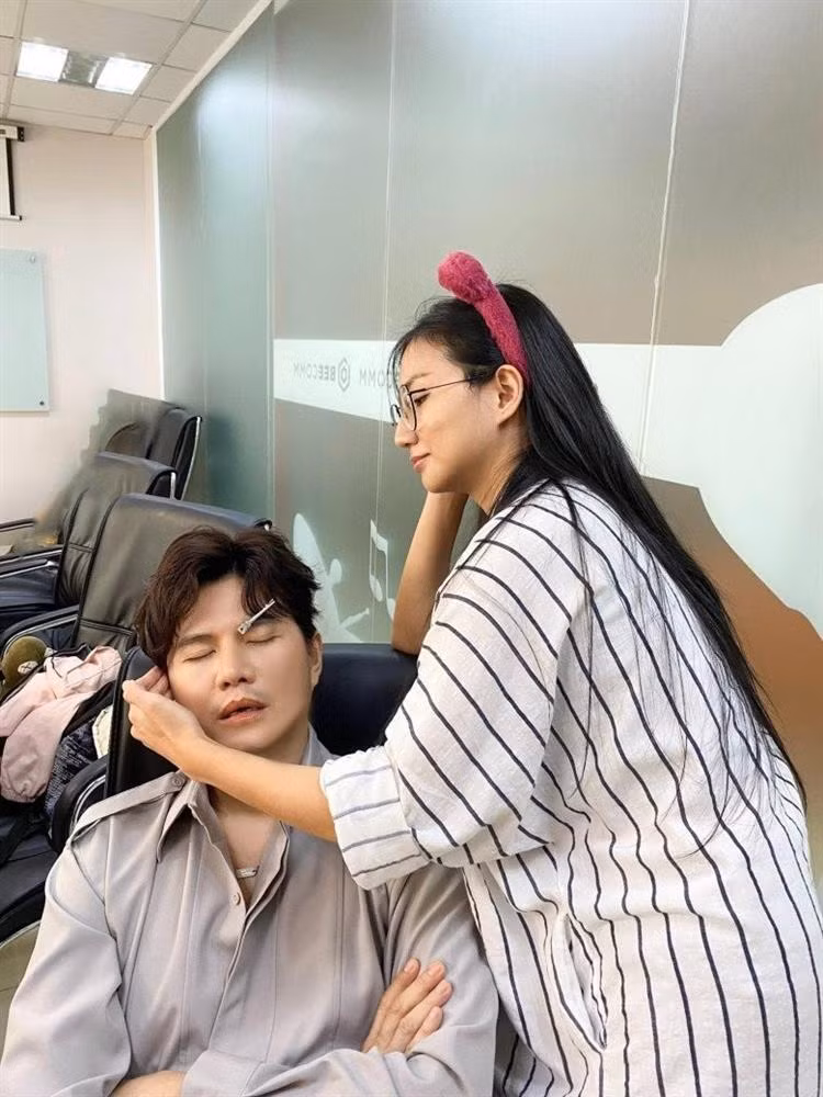 Canh ngu guc thay thuong cua sao Viet trong hau truong-Hinh-5