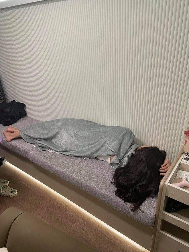 Canh ngu guc thay thuong cua sao Viet trong hau truong-Hinh-6