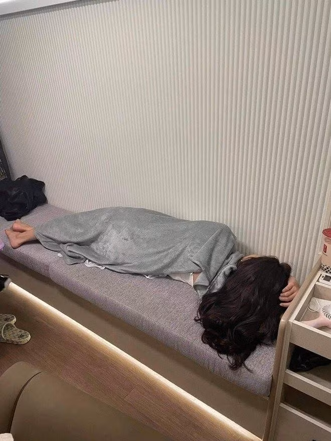 Canh ngu guc thay thuong cua sao Viet trong hau truong-Hinh-6