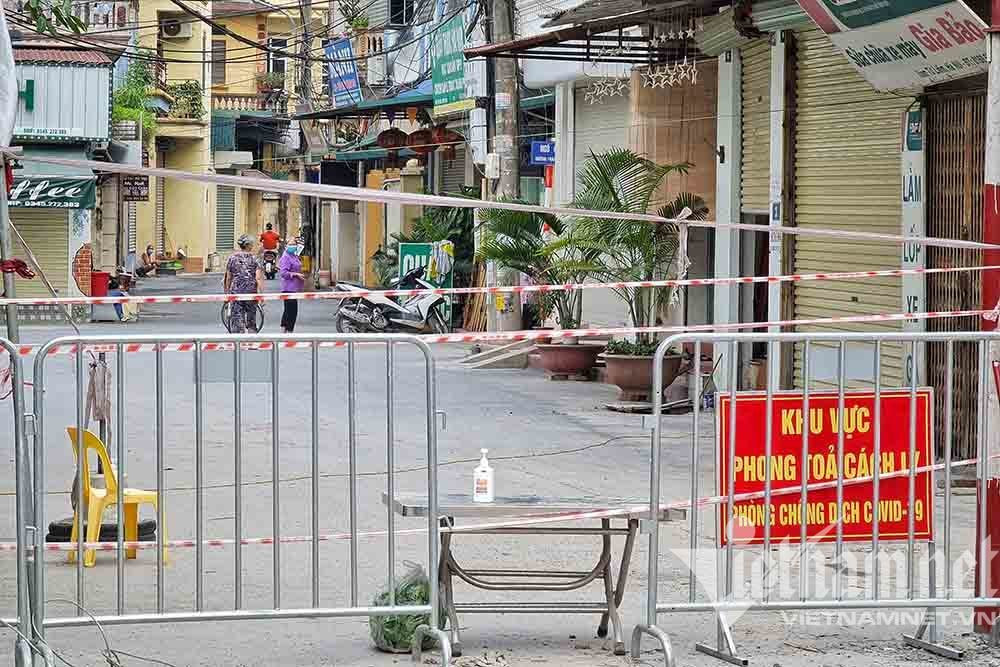 Dung tuong gach, lap 14 chot quanh xa co 6 ca mac Covid-19-Hinh-7