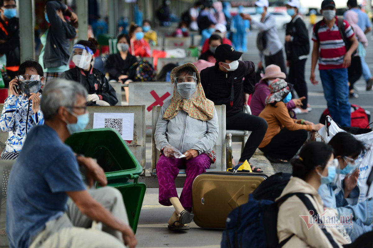 Khu vực chờ xe xuất bến.