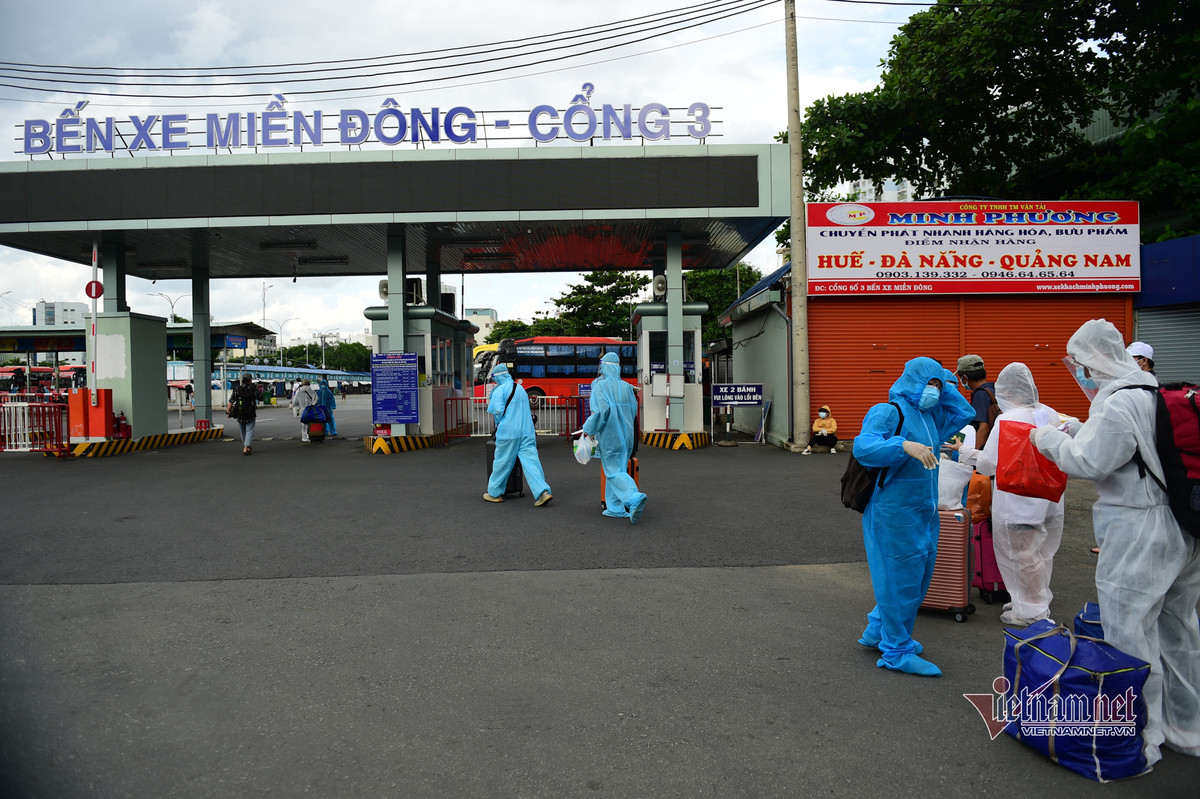 Người dân được đón về quê phải có kết quả xét nghiệm nhanh âm tính với Covid-19, còn giá trị trong 36 giờ trước thời điểm khởi hành về Phú Yên.