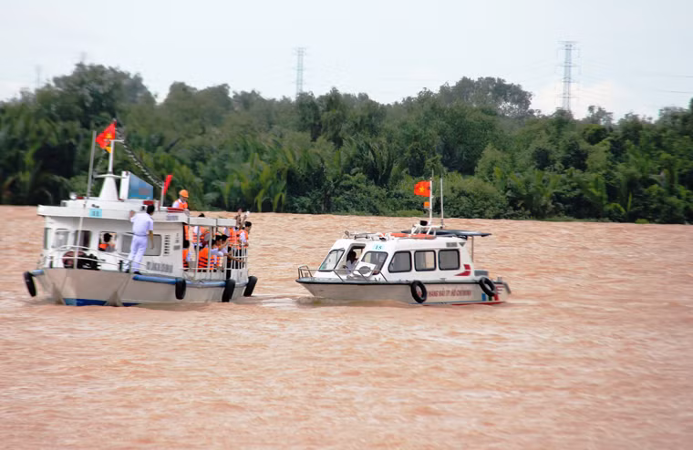 Ngay khi tiếp nhận tin báo, Cảng vụ Hàng hải TP HCM đã khẩn trương phối hợp cùng các cơ quan, đơn vị liên quan (Ban chỉ huy Phòng chống LB&amp;TKCN TP; Bộ Tư lệnh TP; BCH Biên phòng TP; Cảnh sát PC7CC TP; Sở Y tế; Công an TP, UBND quận 9)...Các đơn vị đã phối hợp nhịp nhàng, bài bản từ khâu tiếp nhận và xử lý thông tin đến TKCN tại hiện trường...