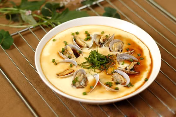 Ngao hấp trứng.