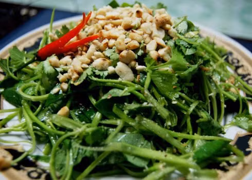 Nộm rau muống.