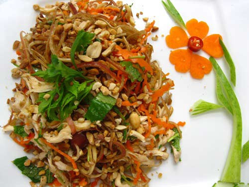 Nộm hoa chuối thịt gà.