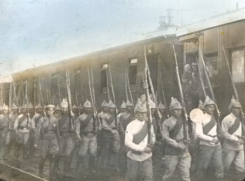 1918 cũng là năm các đế quốc can thiệp vào cuộc nội chiến Nga. Trước đó, dưới sự dẫn dắt của Đảng Bolshevik do lãnh tụ Lenin lãnh đạo, Cách mạng Tháng Mười thành công và nước Nga Xô viết thành lập năm 1917. Ảnh: University of Warwick.