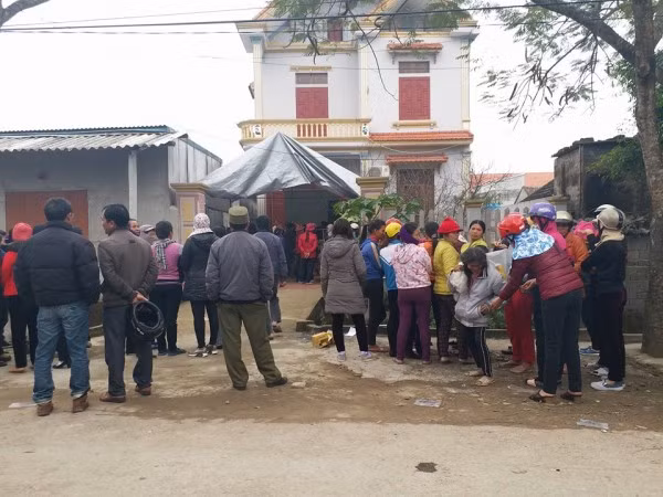 Sau khi cơ quan chức năng khám nghiệm hiện trường, 14 giờ chiều cùng ngày gia đình cùng chính quyền địa phương đã tổ chức tang lễ cho 3 mẹ con. Đa số những người vào viếng đều là đại diện của các tổ chức, đoàn thể. Đến khoảng 15 giờ cùng ngày, thi thể và di ảnh của 3 mẹ con đã được gia đình đưa ra xe tang lễ để đưa đi hỏa táng.