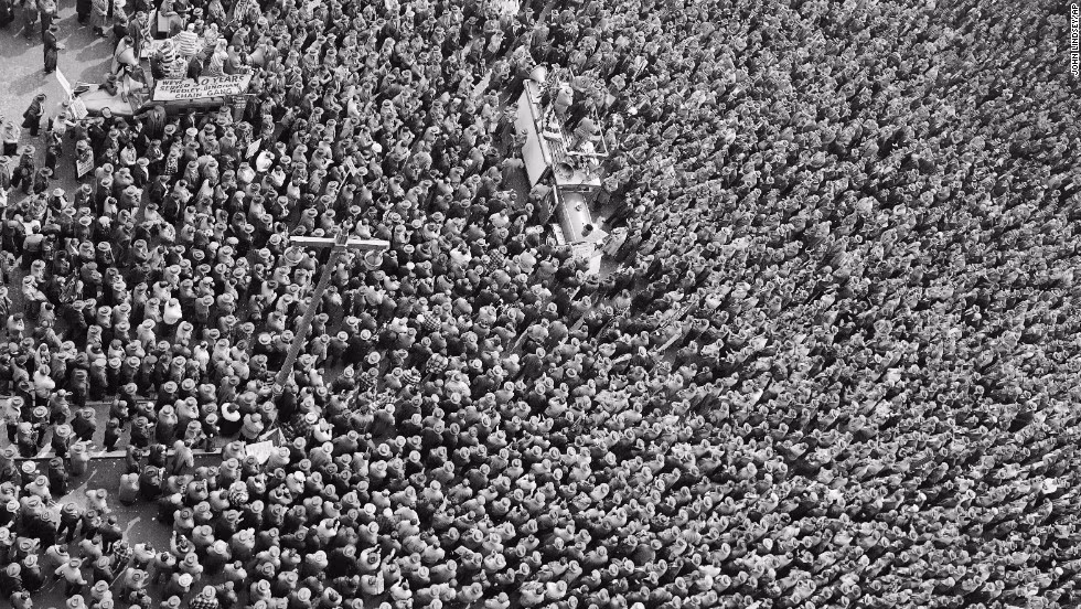  Ngày 1/1/1966: Đình công lịch sử để đòi quyền lợi của công nhân tàu điện New York đã diễn ra, khiến nhiều hoạt động ở thành phố này đình trê. Cuộc đình công kết thúc sau 12 ngày với thỏa thuận tăng lương 15% cho công nhân. Ảnh: CNN.