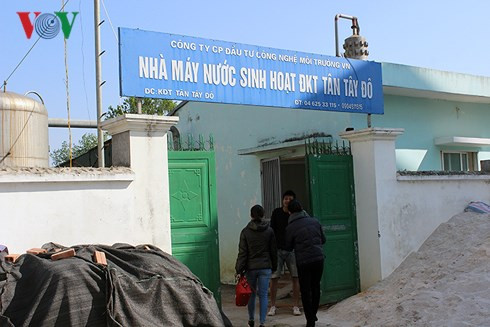 dân hà nội bức xúc vì phải bỏ tiền mua nước bẩn từ nhà máy sạch hình 2 dan ha noi buc xuc vi phai bo tien mua nuoc ban tu nha may sach hinh 2