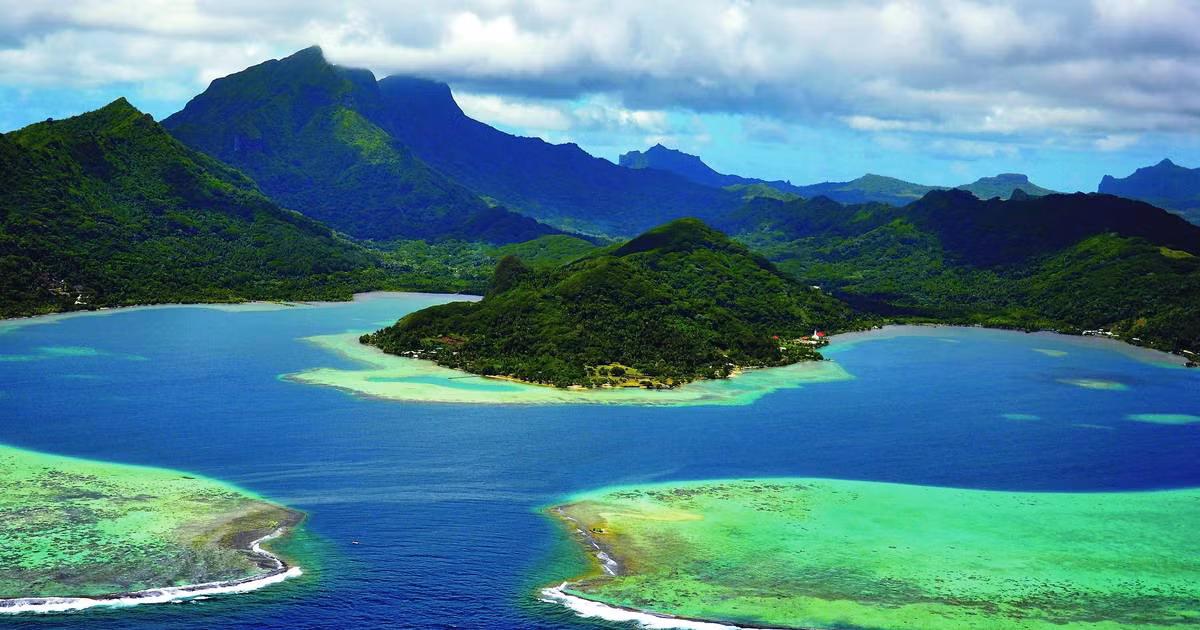  16. Khu khảo cổ Taputapuatea (Pháp). Taputapuatea là một xã của Polynésie française, một lãnh thổ hải ngoài của Pháp ở Thái Bình Dương. Nơi đây sở hữu một di chỉ khảo cổ quan trọng gắn với một trung tâm tôn giáo của Đông Polynesia thời xưa. Ảnh: UNESCO.