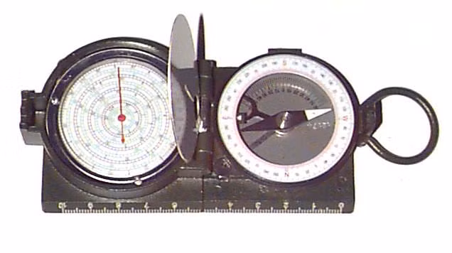  9. La bàn. Những chuyến hành quân dài ngày của người chiến sĩ qua những miền rừng núi hoang vu sẽ khó có thể thực hiện được nếu không có những chiếc la bàn. Ảnh: Hanhvn.