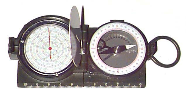  9. La bàn. Những chuyến hành quân dài ngày của người chiến sĩ qua những miền rừng núi hoang vu sẽ khó có thể thực hiện được nếu không có những chiếc la bàn. Ảnh: Hanhvn.