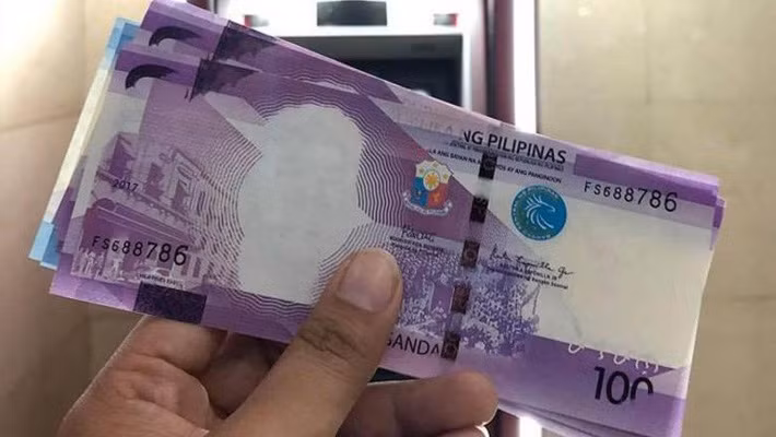 Đồng 100 Peso bị thiếu mặt cựu Tổng thống Manuel Roxas và sai tên nước - Ảnh: Facebook.