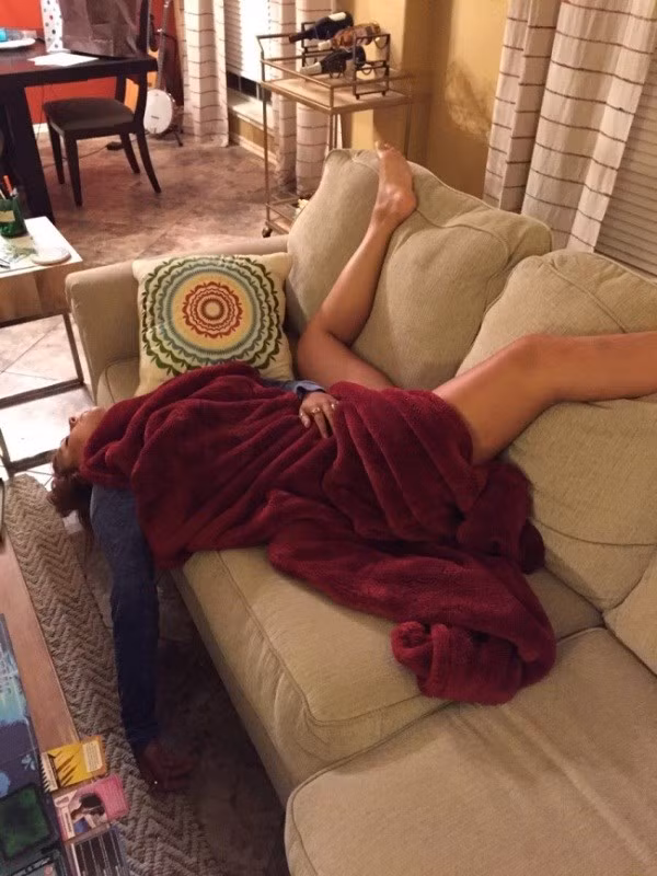 Dáng ngủ siêu bá đạo của vợ tôi.