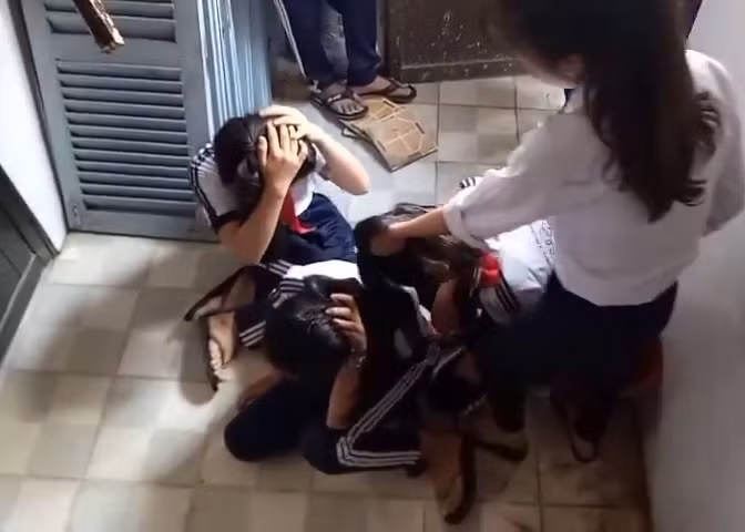 Clip 3 nữ sinh lớp 7 bị đánh dã man, kêu gào thảm thiết - Ảnh 3.