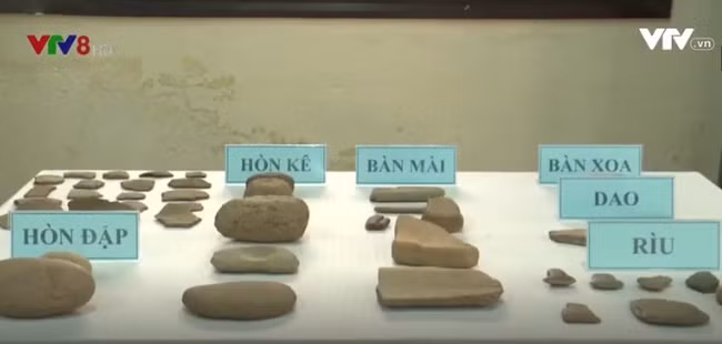 Tháng 5/2017, công tác khai quật di chỉ vườn đình Khuê Bắc thuộc phường Hòa Hải, quận Ngũ Hành Sơn, thành phố Đà Nẵng đã hoàn thành. Quá trình khai quật đã làm phát lộ nhiều công cụ đá (rìu, bàn mài, hòn kê, hòn đập…), đá nguyên liệu chế tạo đồ trang sức và nhiều đồ gốm thời Tiền Sa Huỳnh có niên đại từ khoảng 3.000 năm đến 3.500 năm. Ảnh: VTV.