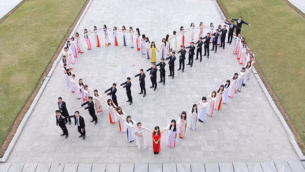 Tạo hình rất ấn tượng của tập thể nam nữ TN5N1.