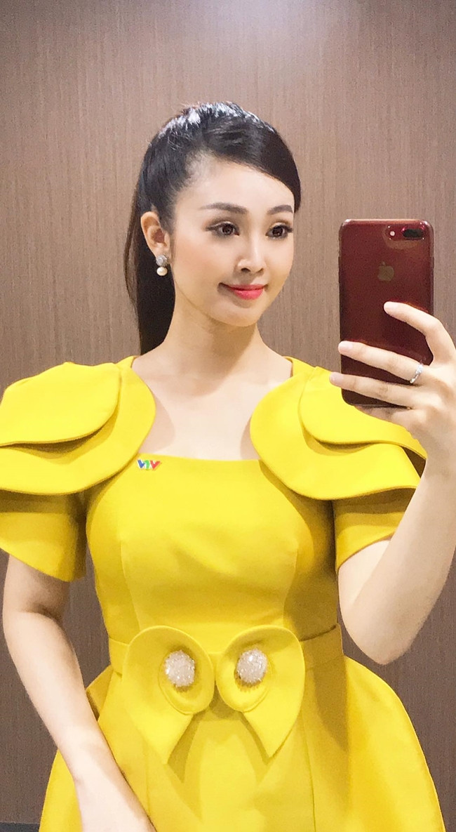 Bên cạnh công việc MC, Thùy Linh từng tham gia nhiều bộ phim như Viết tiếp bản tình ca, Matxcơva - Mùa thay lá, Giấc mộng quan trường, Giữ mãi một niềm tin...