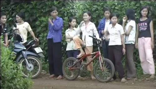 Cái chết đầy bí ẩn của cháu HQuyên khiến người dân hoang mang, bức xúc. Công an tỉnh Đắk Lắk chỉ đạo điều tra. Tổ công tác chuyên trách gồm các trinh sát, điều tra viên dày dạn kinh nghiệm được thành lập, hạ quyết tâm phá án trong thời gian sớm nhất.