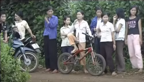 Cái chết đầy bí ẩn của cháu HQuyên khiến người dân hoang mang, bức xúc. Công an tỉnh Đắk Lắk chỉ đạo điều tra. Tổ công tác chuyên trách gồm các trinh sát, điều tra viên dày dạn kinh nghiệm được thành lập, hạ quyết tâm phá án trong thời gian sớm nhất.