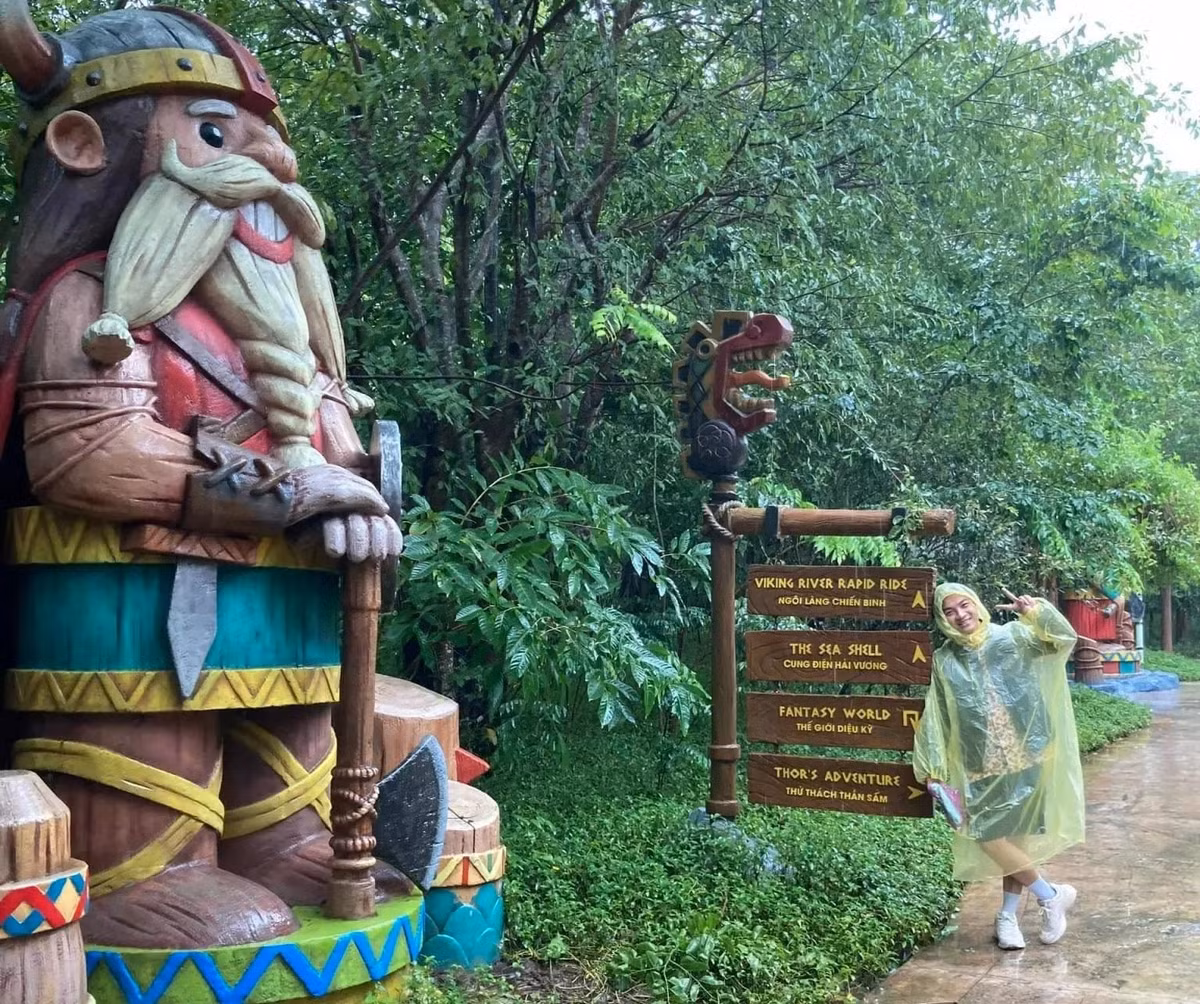 Ket o Phu Quoc, du khach mac ao mua check-in tu bai bien den cong vien-Hinh-2