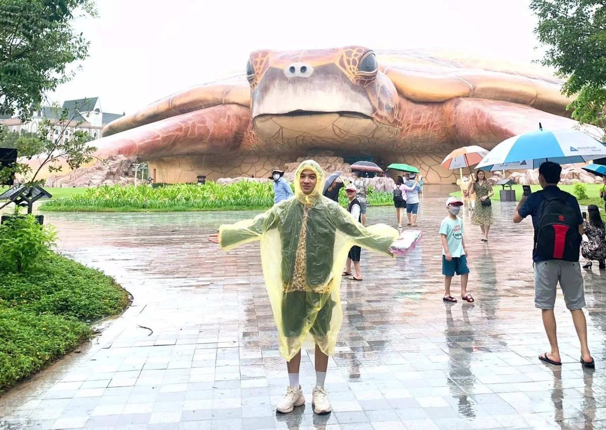 Ket o Phu Quoc, du khach mac ao mua check-in tu bai bien den cong vien