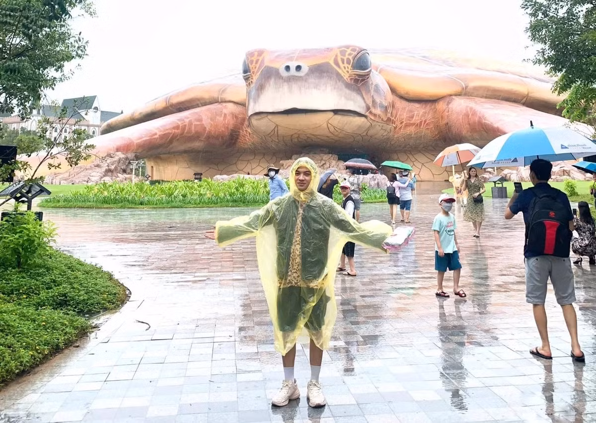 Ket o Phu Quoc, du khach mac ao mua check-in tu bai bien den cong vien