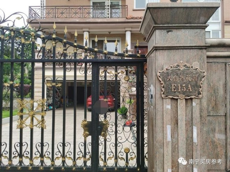 Đây là căn biệt thự nằm tại Trung Quốc. Giá khởi điểm đưa ra là 5,72 triêu tệ (gần 20 tỷ đồng). Người mua thành công đã trả hơn 27 triệu tệ (94 tỷ đồng) để sở hữu nó.