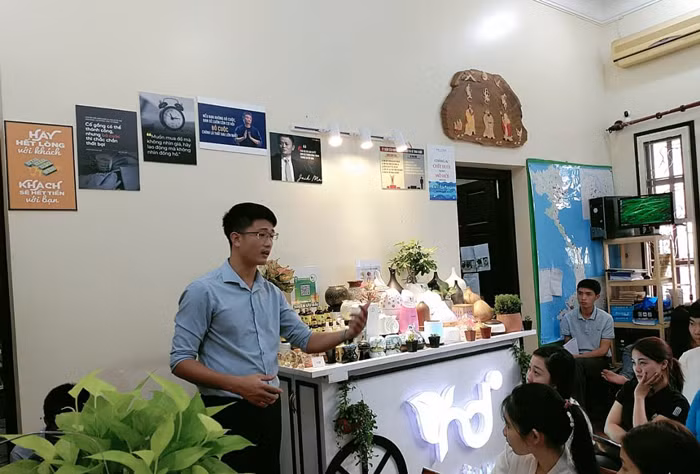 Chang trai Ha Tinh tu tay trang gay dung doanh thu 3,5 ty/thang-Hinh-2