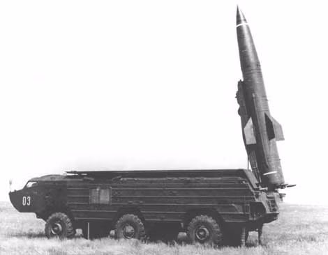 Xe phóng 9P71 của tổ hợp tên lửa đạn đạo chiến dịch - chiến thuật 9M714.