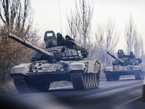 Các xe tăng lạ xuất hiện ở miền đông Ukraine ngày 11/11.