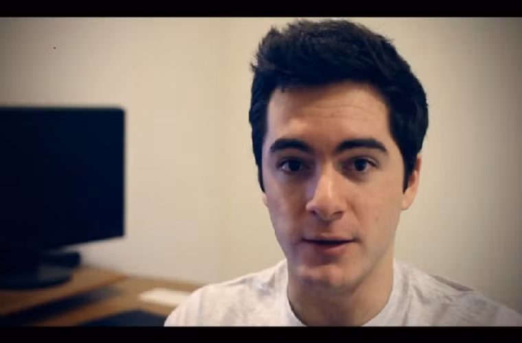 Đội trưởng Sparklez thường hay đăng lên youtube những mẹo nhỏ khi chơi các loại game và giúp đỡ mọi người dễ dàng vượt qua phần chơi của mình. Đã có 1.2 tỷ lượt xem những clip của anh mang về 8.4 tỷ USD hợp đồng quảng cáo.