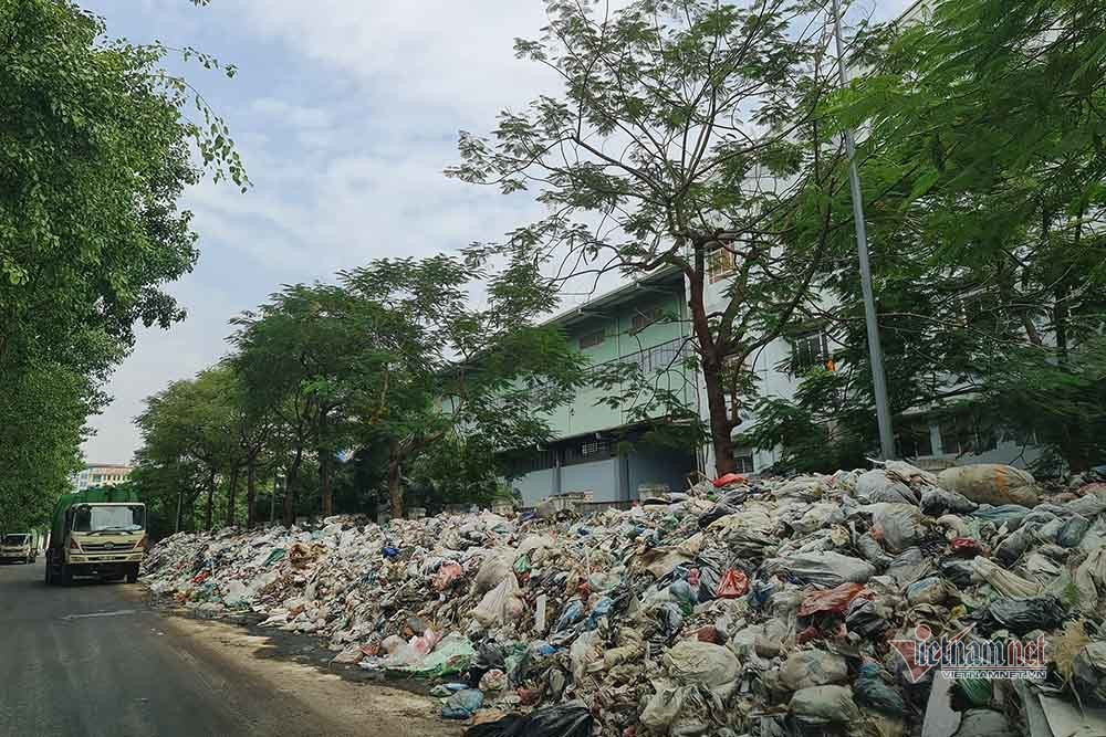 Rac van chat dong keo dai tram met giua noi thanh Ha Noi-Hinh-5