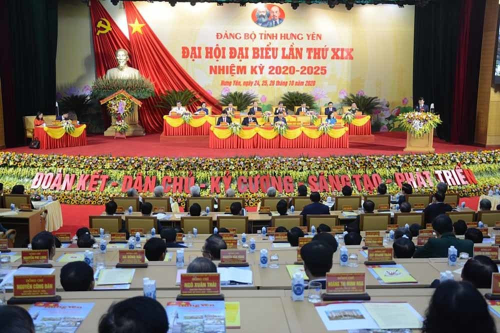 Ba Tong Thi Phong tham du Dai hoi dai bieu Dang bo tinh Hung Yen