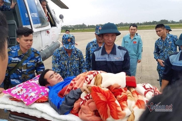 Truc thang vao cuoc ung cuu nguoi bi thuong khi tim dan mat tich-Hinh-2